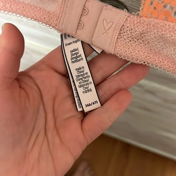 🔥SALE🔥Victoria’s Secret Dream Angels Padded Plunge Bra - Picture 3 of 6